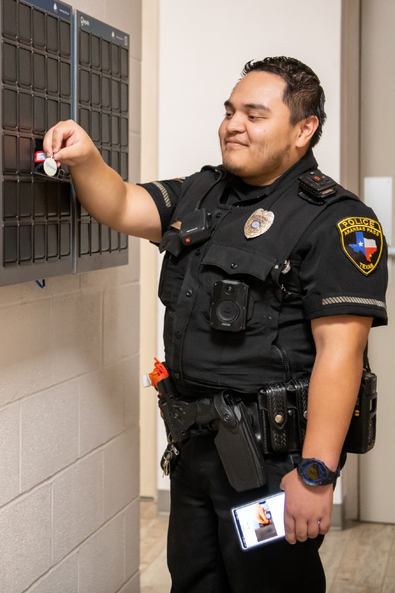 アランサス パス警察署は、Keycafe を使用してパトカーのキーを追跡しています