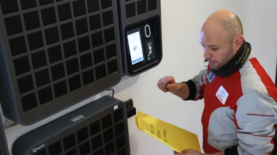 Service Technician using the Keycafe SmartBox