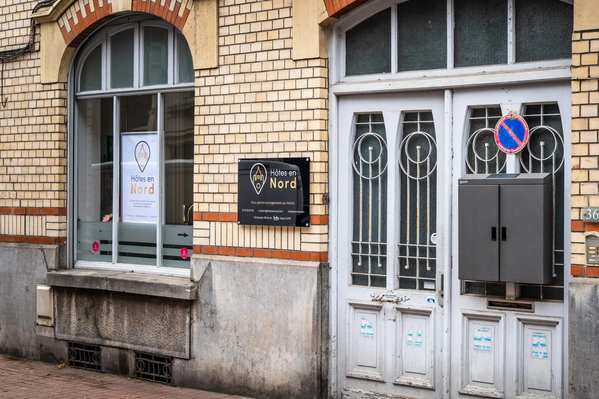 The Hôtes en Nord front door and exterior with SmartBox installation