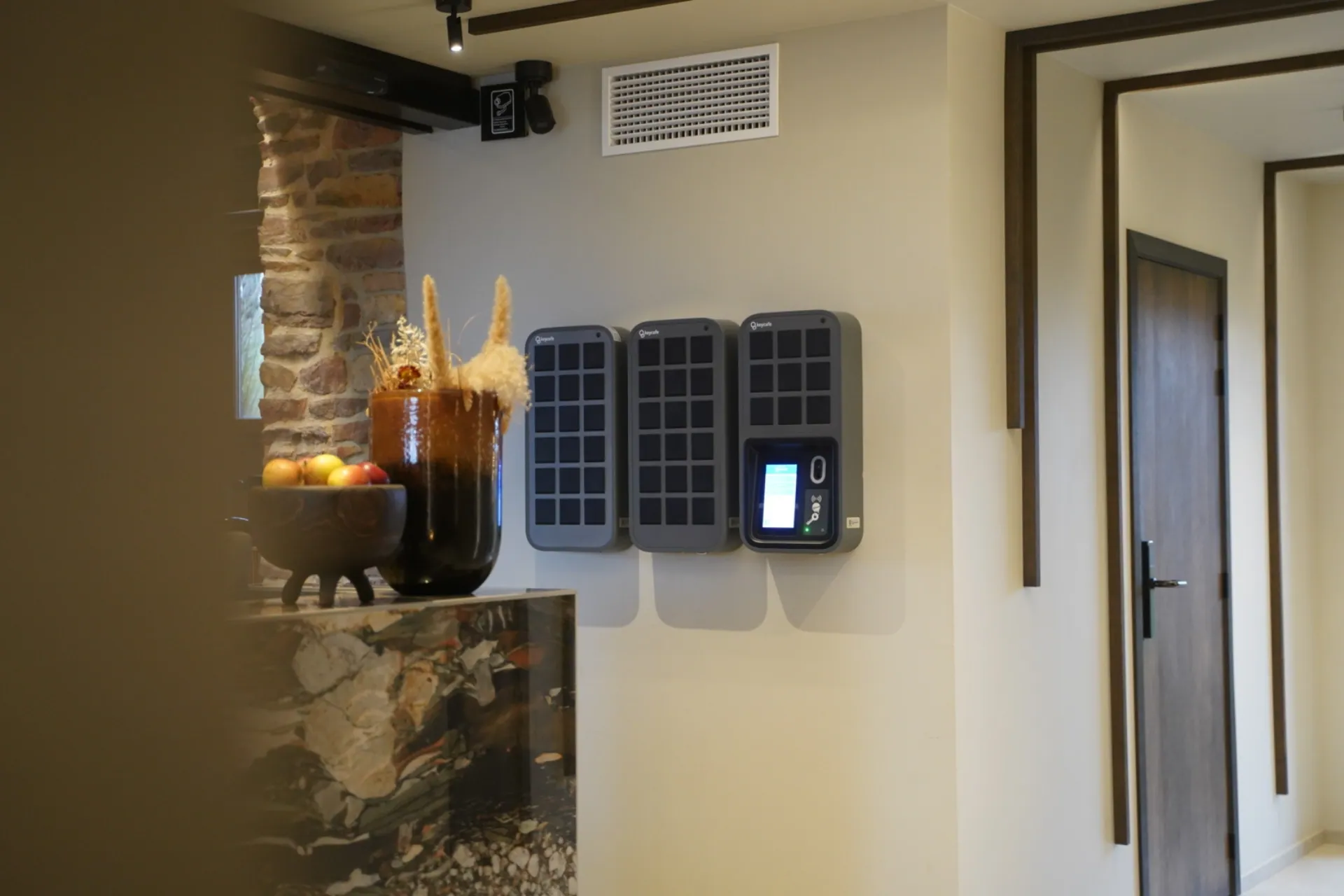 Smart key locker system installed in a hallway