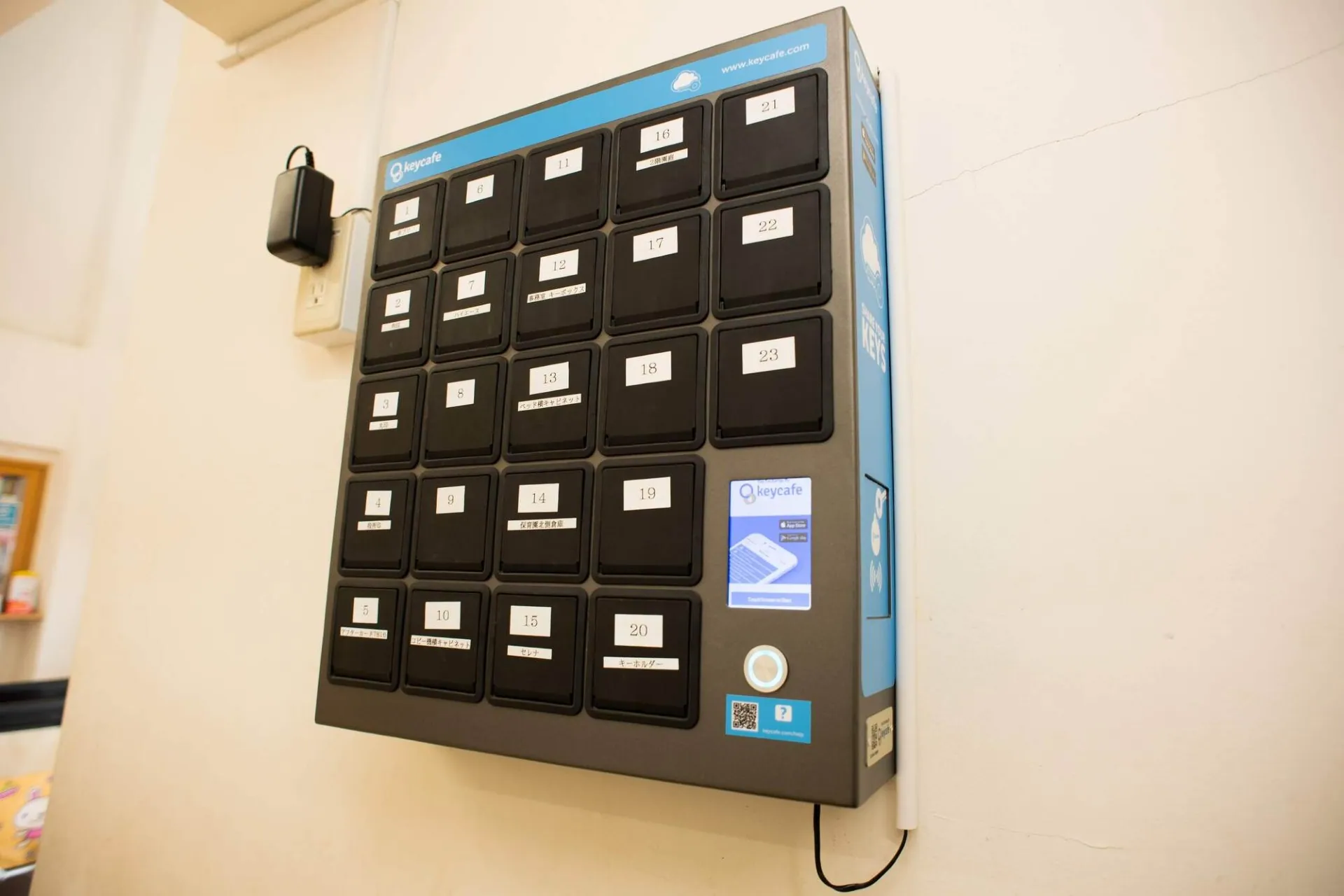 A Keycafe SmartBox mounted to the wall