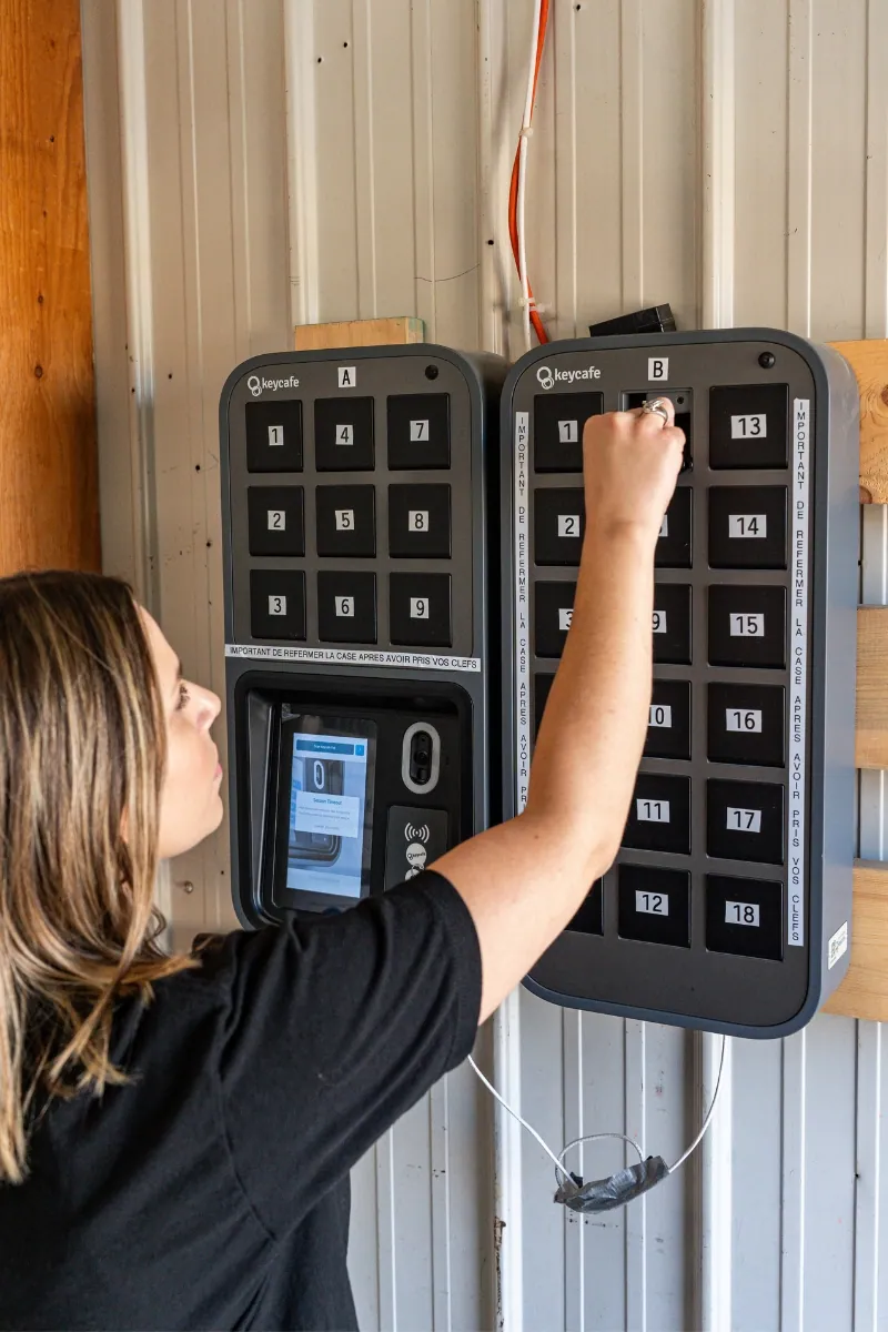 fleet director picking up a key from the MS5 Keycafe system