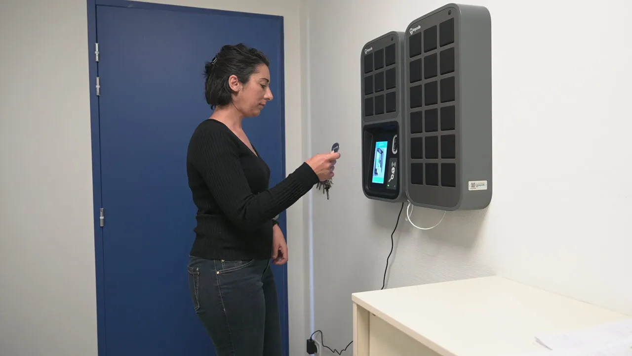 a women standing next to a keycafe Smartbox