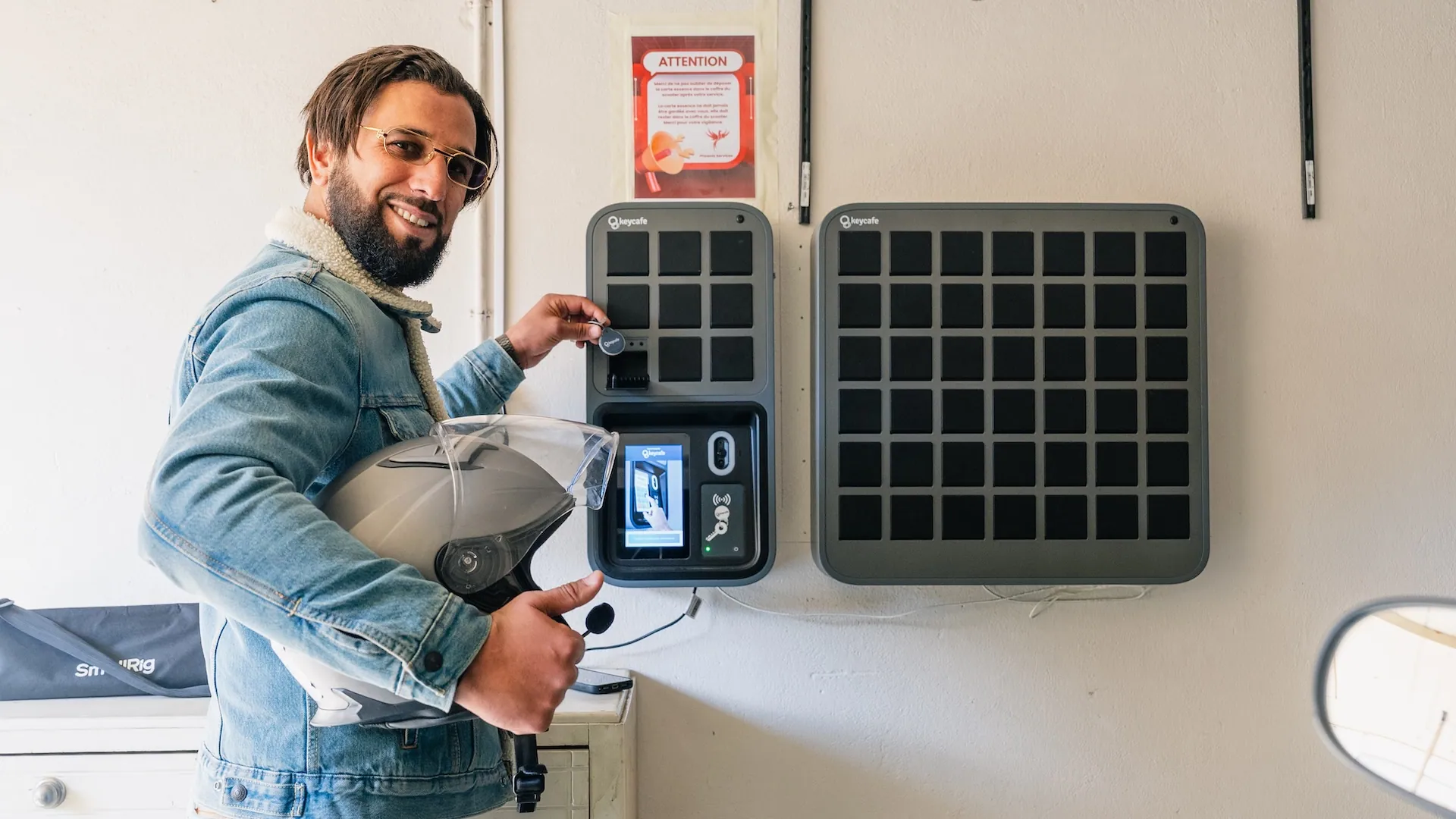 man using the keycafe Smartbox MS5