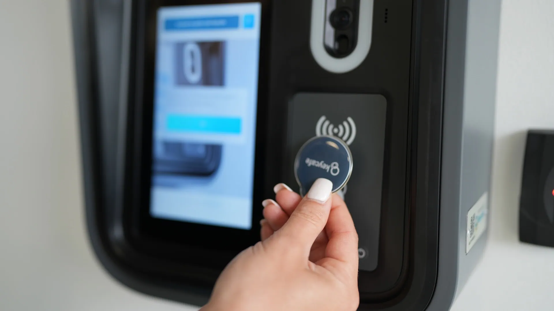 woman scanning the keycafe fob at the smartbox