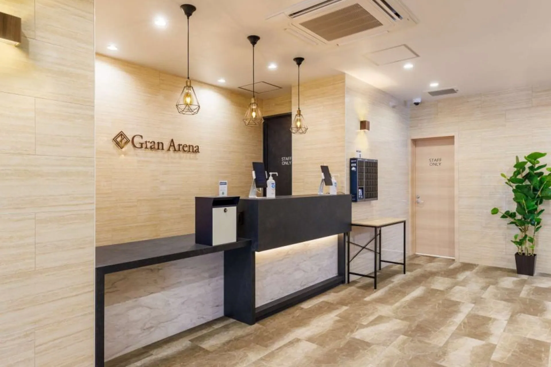 Front desk of Hotel Gran Arena with SmartBoxes wall-mounted