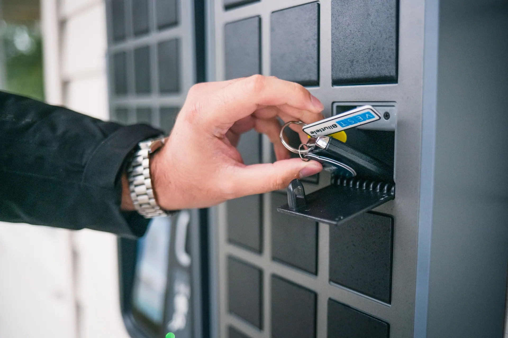 Retrieving a car key from an open Keycafe bin