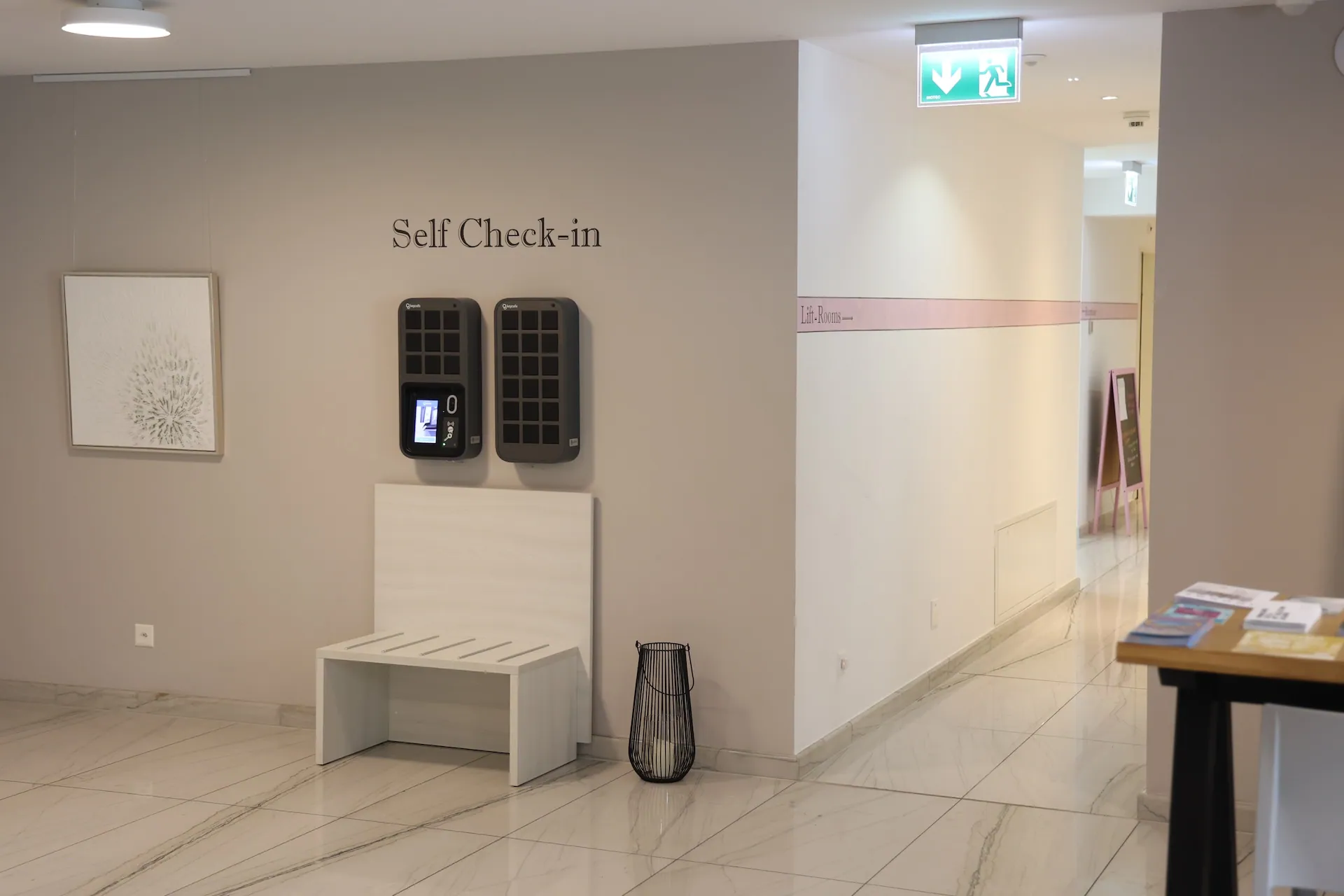Keycafe SmartBox installation in the Miralago Locarno Easy Rooms lobby