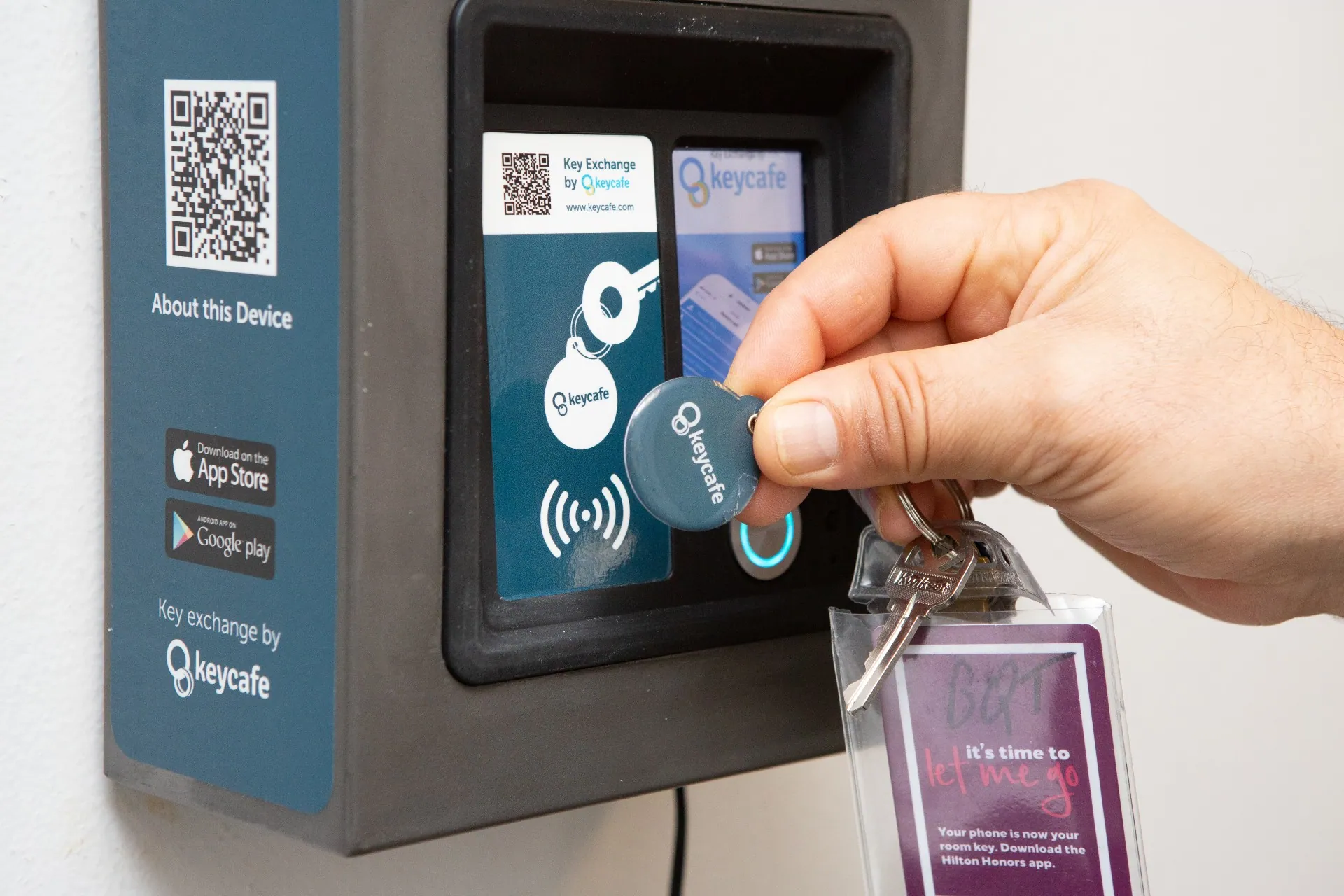 Close up of scanning a Keycafe fob at the SmartBox