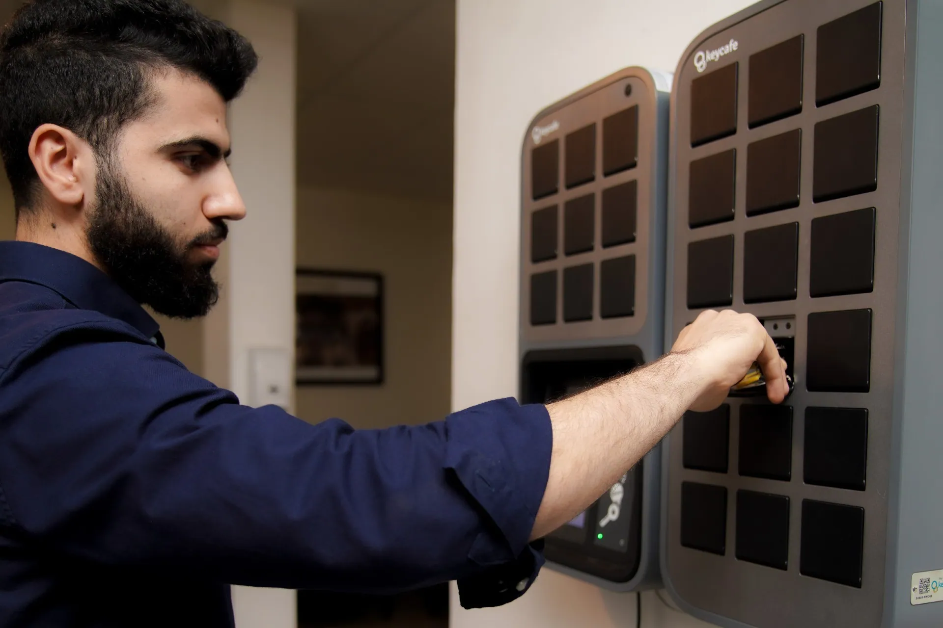 Dynamic SLR staff member returning keys to a SmartBox bin