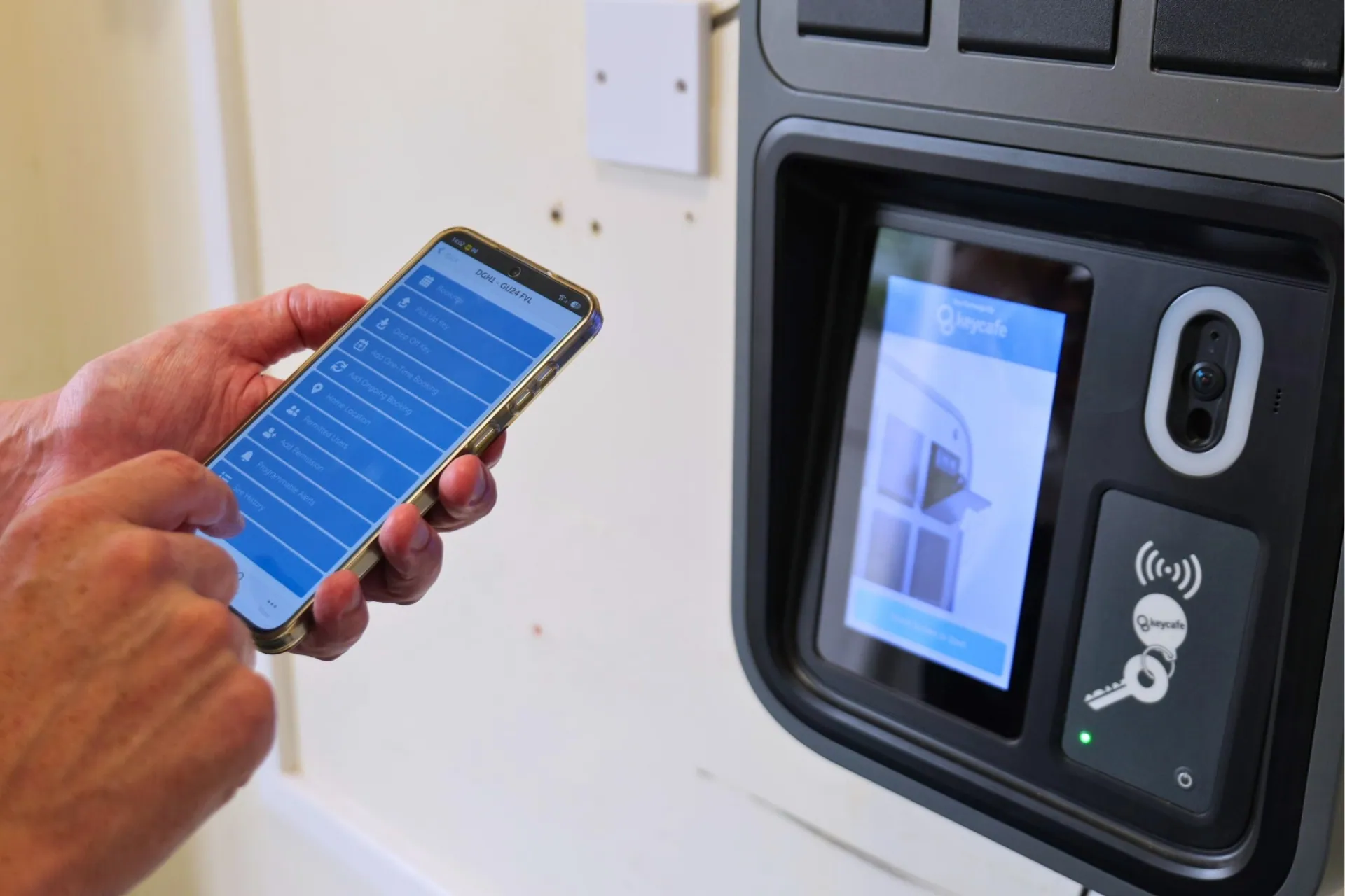 Using the Keycafe mobile app to access keys