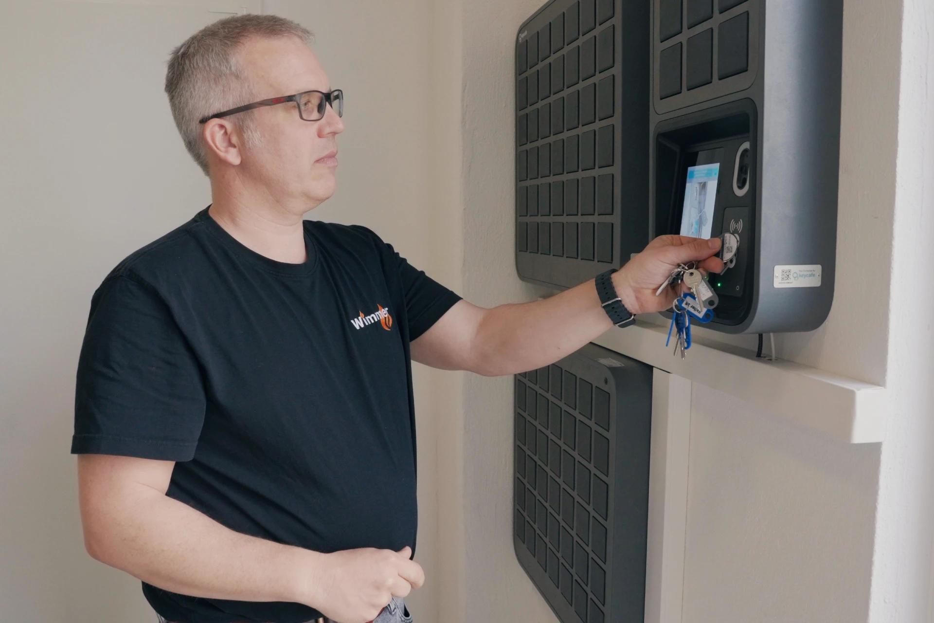 Tobias Wimmer scanning a Keycafe fob attached to keys at a SmartBox