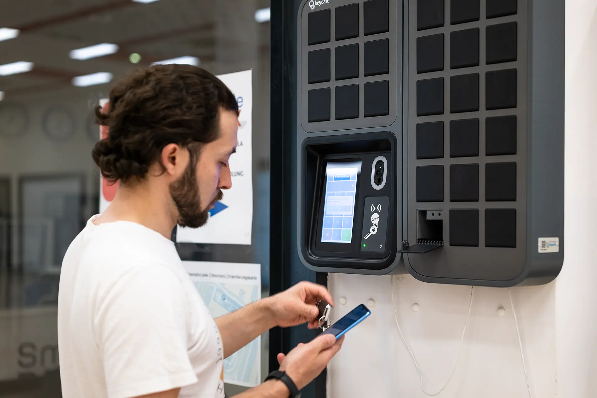 Man using the Keycafe mobile app to drop off a key at the SmartBox