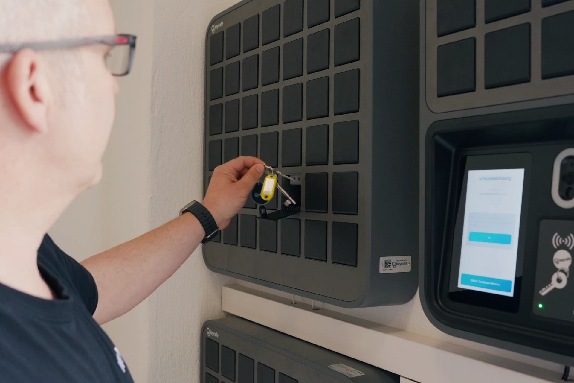Tobias Wimmer taking a key from an open SmartBox bin