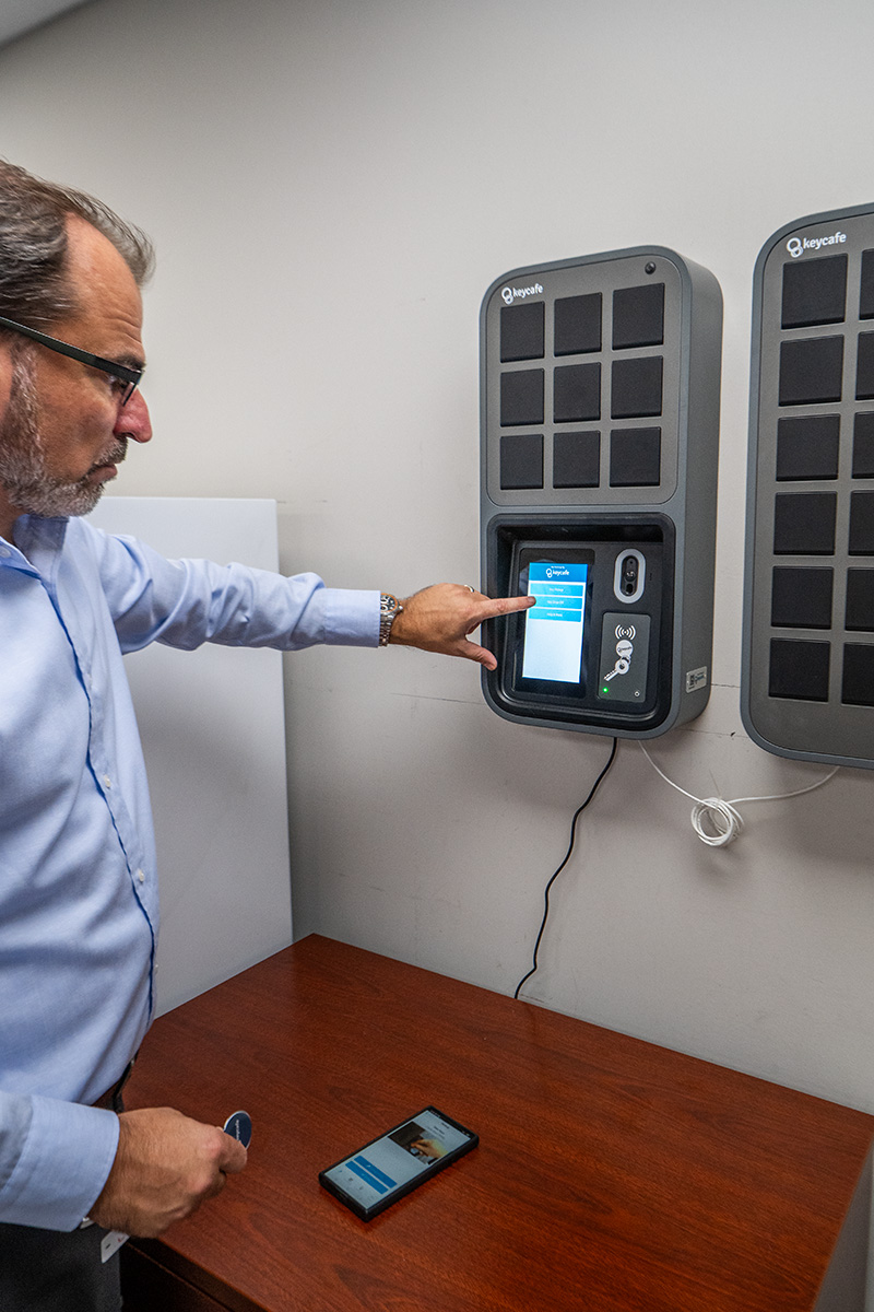 Von verlorenen Schlüsseln zur vollen Kontrolle: Al Packer Ford löst das Schlüsselmanagement mit Keycafe.